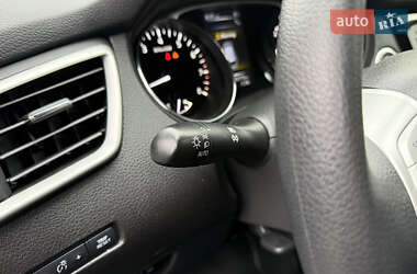 Позашляховик / Кросовер Nissan Rogue 2016 в  фото 17 Позашляховик / Кросовер Nissan Rogue 2016 в