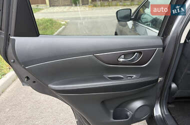 Позашляховик / Кросовер Nissan Rogue 2016 в  фото 24 Позашляховик / Кросовер Nissan Rogue 2016 в