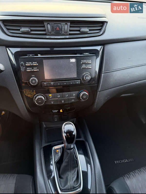 Внедорожник / Кроссовер Nissan Rogue 2016 в Ровно