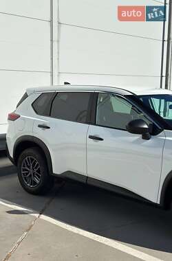 Внедорожник / Кроссовер Nissan Rogue 2023 в 