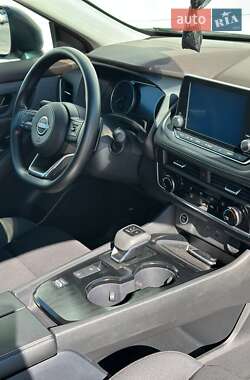 Внедорожник / Кроссовер Nissan Rogue 2023 в 