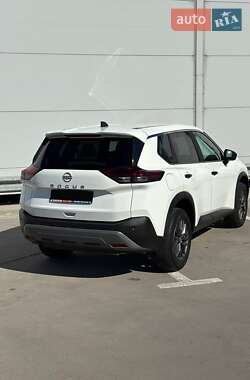 Внедорожник / Кроссовер Nissan Rogue 2023 в 