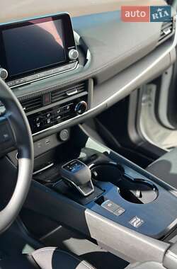 Внедорожник / Кроссовер Nissan Rogue 2023 в 