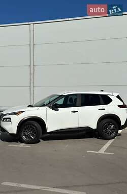 Внедорожник / Кроссовер Nissan Rogue 2023 в 