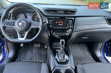 Внедорожник / Кроссовер Nissan Rogue 2018 в 