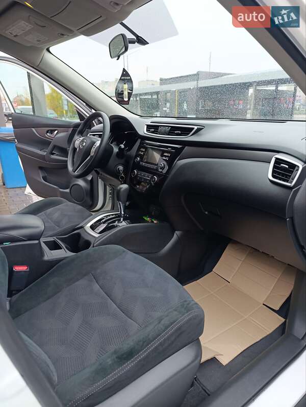 Внедорожник / Кроссовер Nissan Rogue 2016 в Александрие