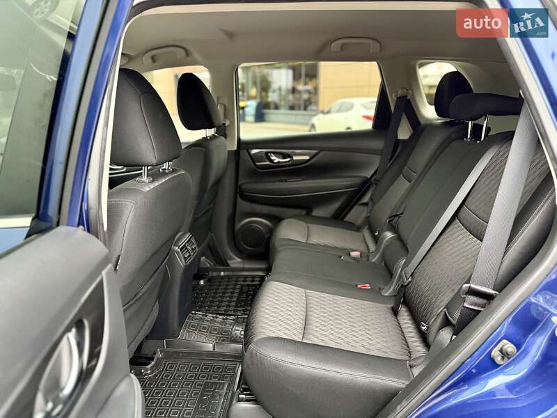 Позашляховик / Кросовер Nissan Rogue 2017 в Києві