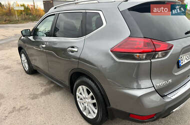 Внедорожник / Кроссовер Nissan Rogue 2018 в 