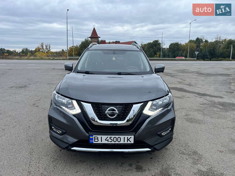 Внедорожник / Кроссовер Nissan Rogue 2018 в 