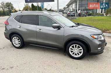 Внедорожник / Кроссовер Nissan Rogue 2018 в 