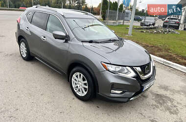 Внедорожник / Кроссовер Nissan Rogue 2018 в 