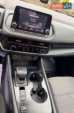 Внедорожник / Кроссовер Nissan Rogue 2021 в 