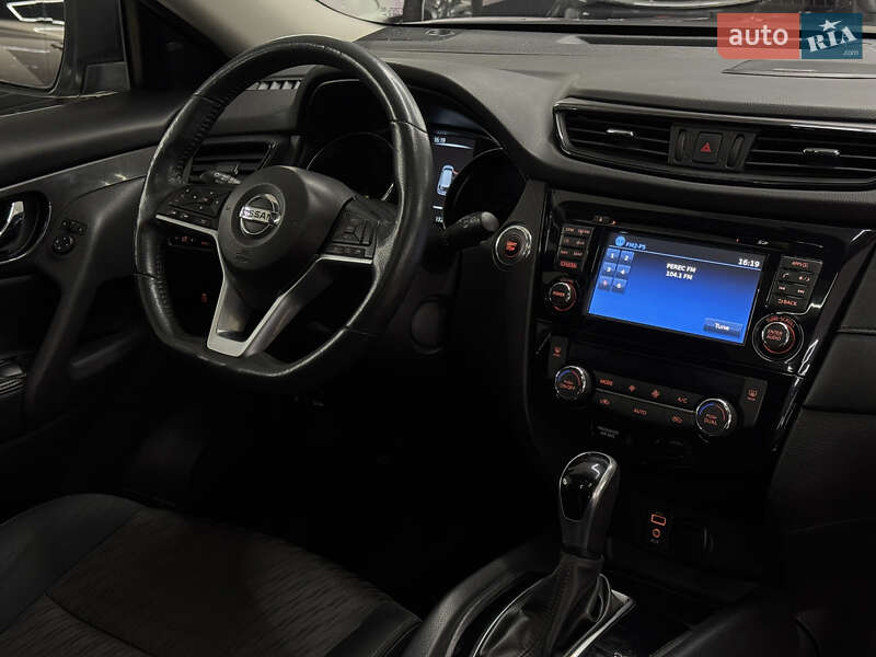 Позашляховик / Кросовер Nissan Rogue 2017 в Миколаєві