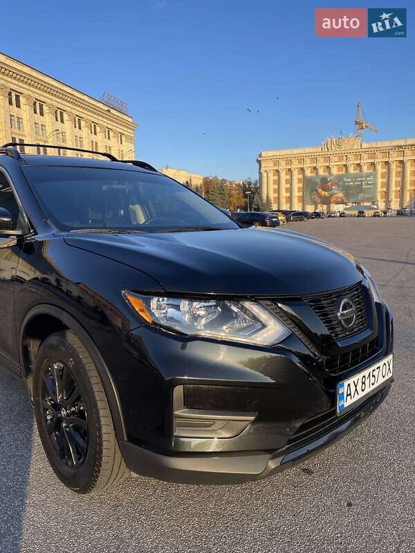 Внедорожник / Кроссовер Nissan Rogue 2017 в Глинном