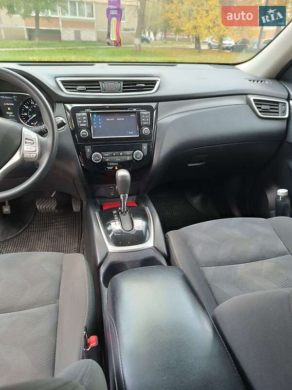 Внедорожник / Кроссовер Nissan Rogue 2016 в Маневичах