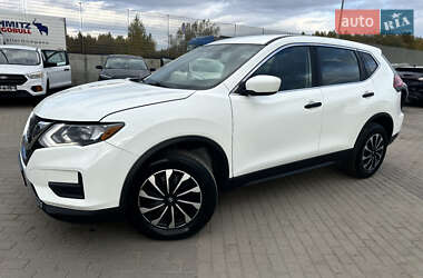 Позашляховик / Кросовер Nissan Rogue 2017 в  фото 2 Позашляховик / Кросовер Nissan Rogue 2017 в
