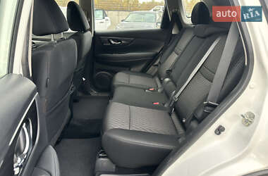 Позашляховик / Кросовер Nissan Rogue 2017 в  фото 17 Позашляховик / Кросовер Nissan Rogue 2017 в