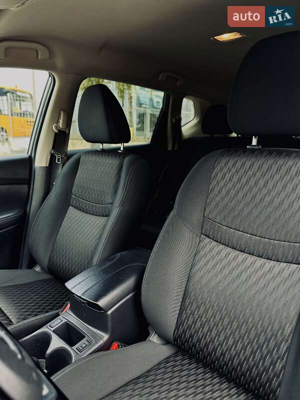 Позашляховик / Кросовер Nissan Rogue 2017 в Кропивницькому