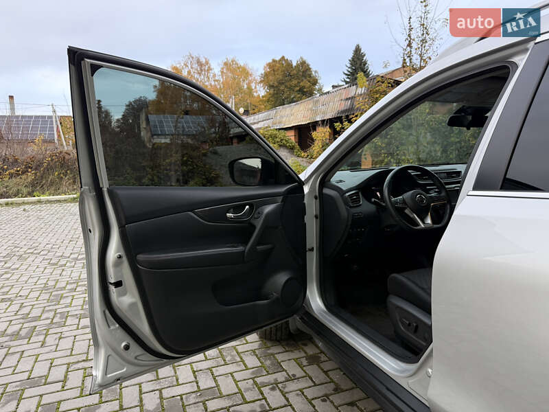 Внедорожник / Кроссовер Nissan Rogue 2018 в Ромнах