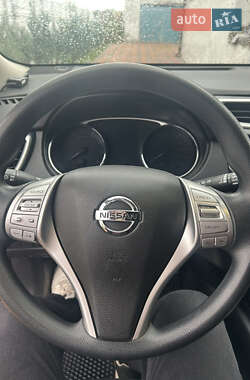 Внедорожник / Кроссовер Nissan Rogue 2015 в 