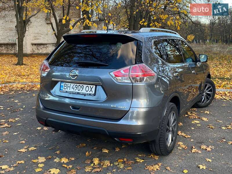 Внедорожник / Кроссовер Nissan Rogue 2015 в Гайвороне