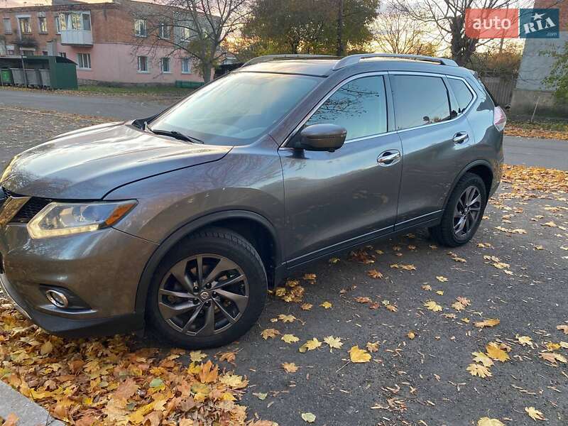 Внедорожник / Кроссовер Nissan Rogue 2015 в Гайвороне