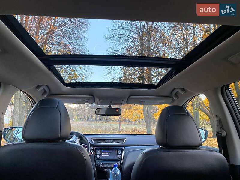 Внедорожник / Кроссовер Nissan Rogue 2015 в Гайвороне