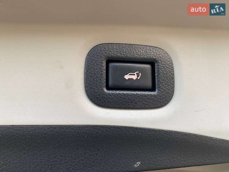 Внедорожник / Кроссовер Nissan Rogue 2015 в Гайвороне