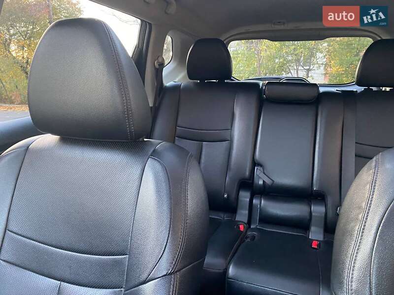 Внедорожник / Кроссовер Nissan Rogue 2015 в Гайвороне