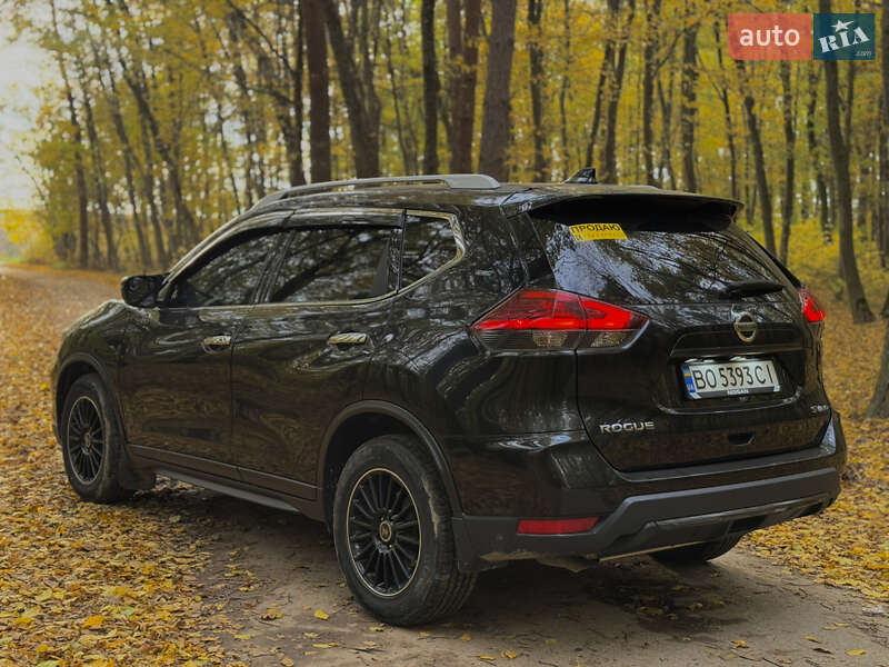 Внедорожник / Кроссовер Nissan Rogue 2017 в Мельнице-Подольской