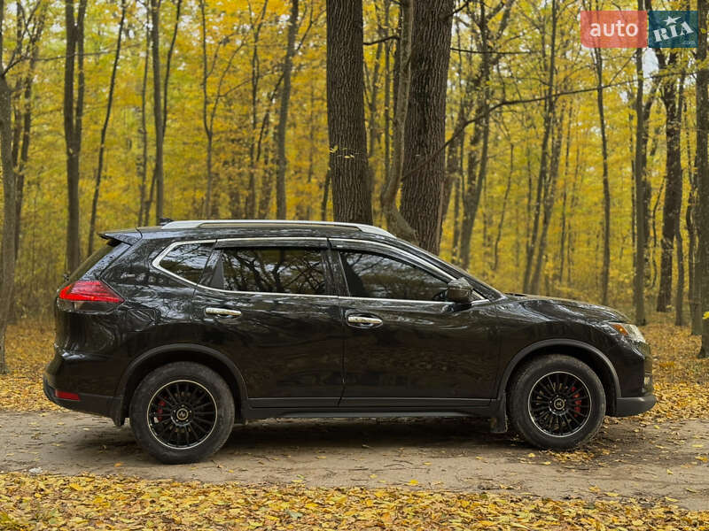 Внедорожник / Кроссовер Nissan Rogue 2017 в Мельнице-Подольской
