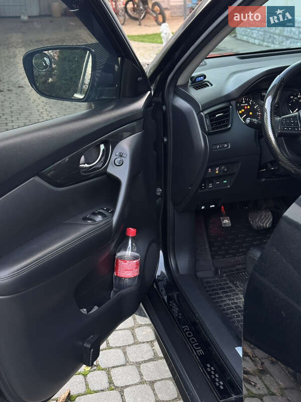 Внедорожник / Кроссовер Nissan Rogue 2017 в Мельнице-Подольской