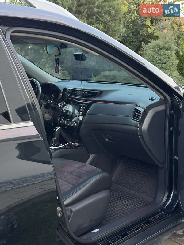 Внедорожник / Кроссовер Nissan Rogue 2017 в Мельнице-Подольской