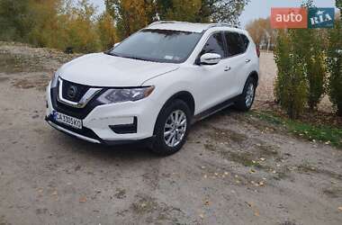 Внедорожник / Кроссовер Nissan Rogue 2017 в Черкассах