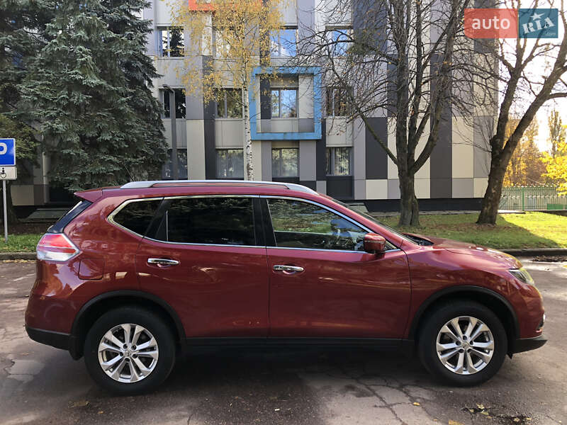 Внедорожник / Кроссовер Nissan Rogue 2016 в Житомире