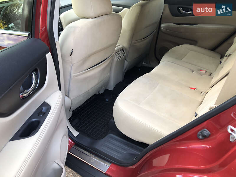 Внедорожник / Кроссовер Nissan Rogue 2016 в Житомире