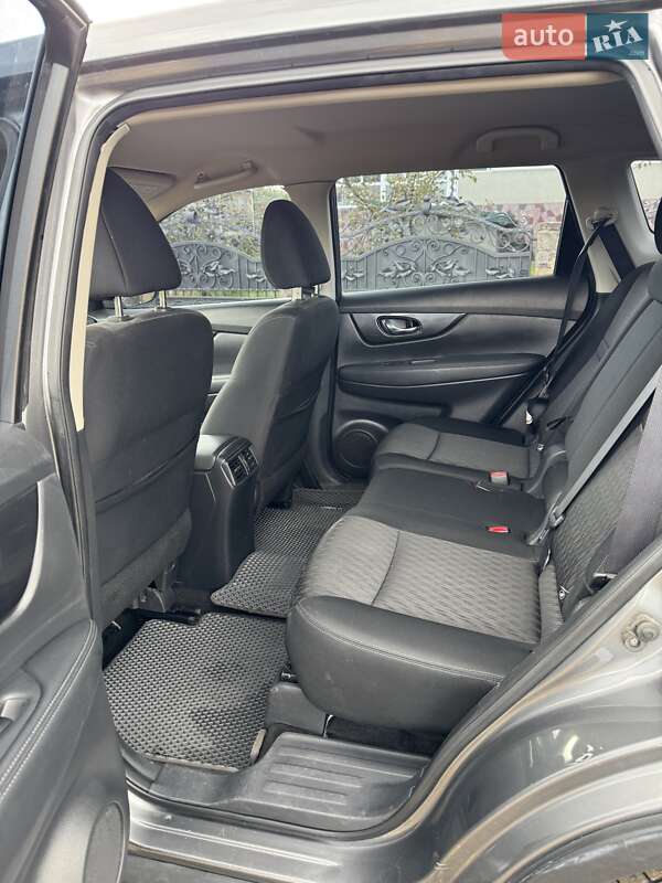 Позашляховик / Кросовер Nissan Rogue 2017 в Чорткові