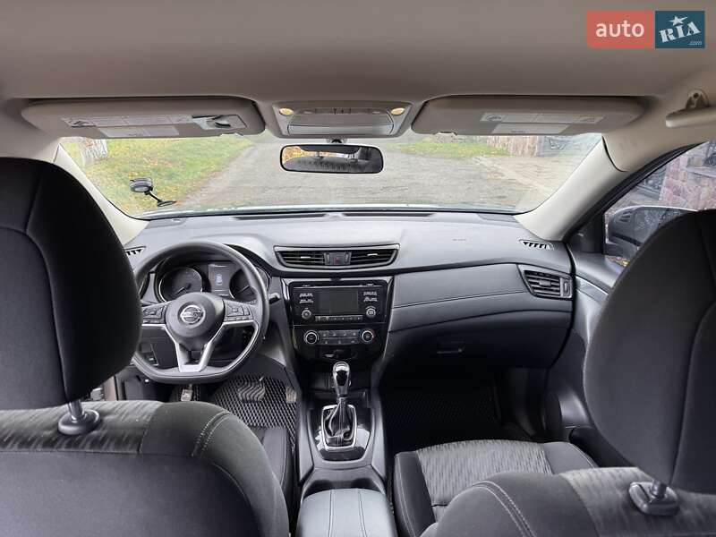 Позашляховик / Кросовер Nissan Rogue 2017 в Чорткові