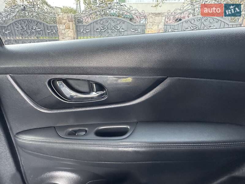 Позашляховик / Кросовер Nissan Rogue 2017 в Чорткові