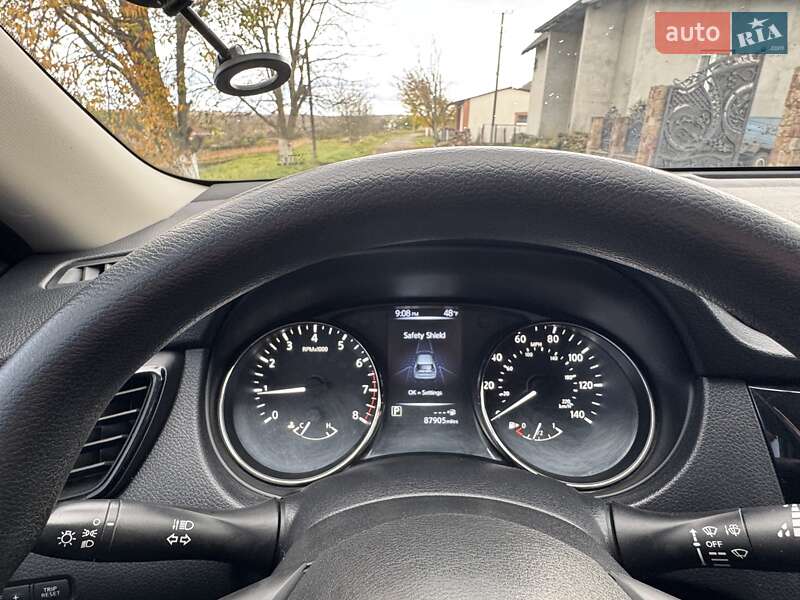 Позашляховик / Кросовер Nissan Rogue 2017 в Чорткові