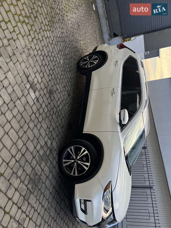 Внедорожник / Кроссовер Nissan Rogue 2019 в Киеве