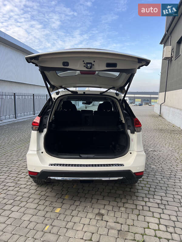 Внедорожник / Кроссовер Nissan Rogue 2019 в Киеве