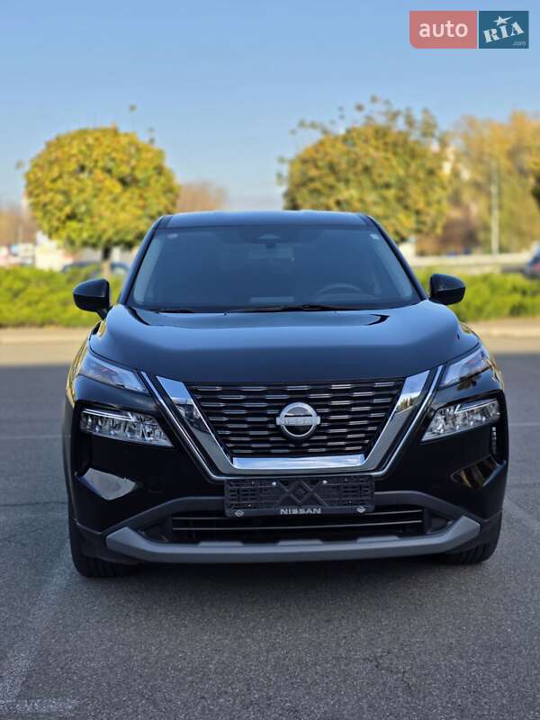 Внедорожник / Кроссовер Nissan Rogue 2023 в Киеве