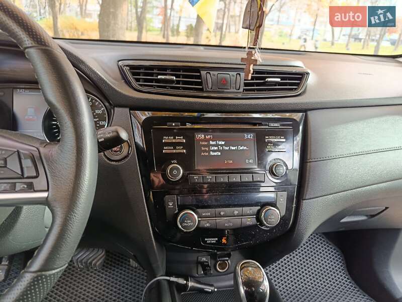 Внедорожник / Кроссовер Nissan Rogue 2016 в Хмельницком