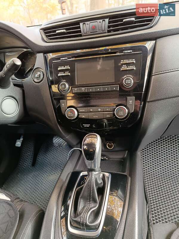 Внедорожник / Кроссовер Nissan Rogue 2016 в Хмельницком