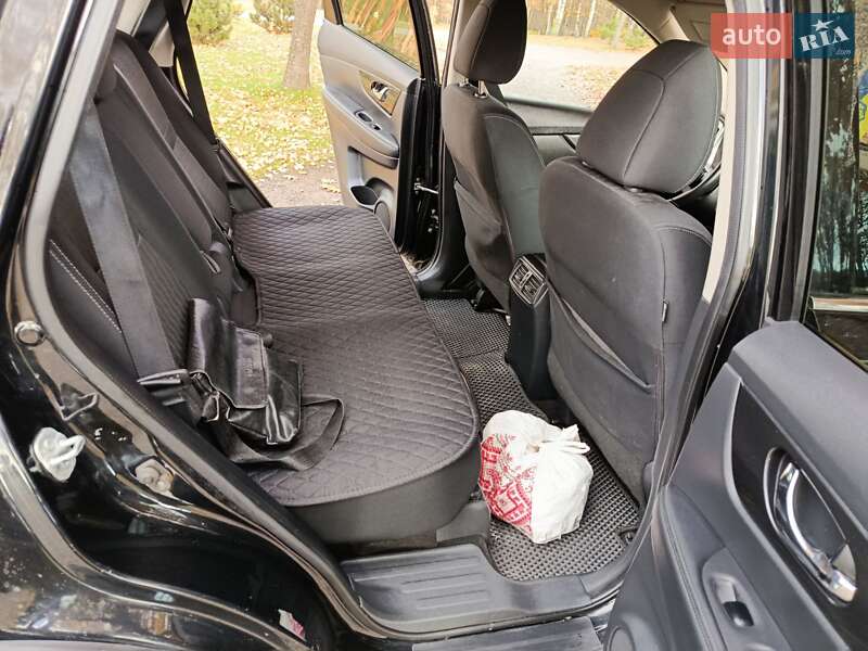 Внедорожник / Кроссовер Nissan Rogue 2016 в Хмельницком