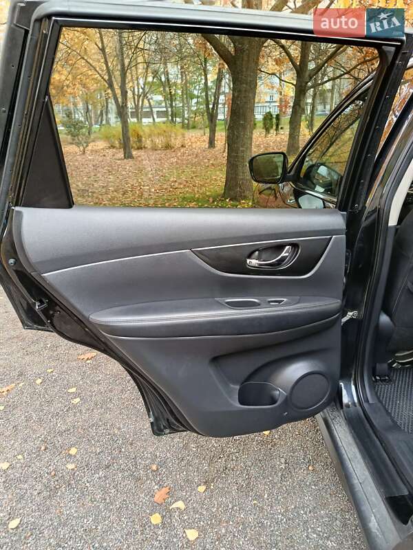 Внедорожник / Кроссовер Nissan Rogue 2016 в Хмельницком