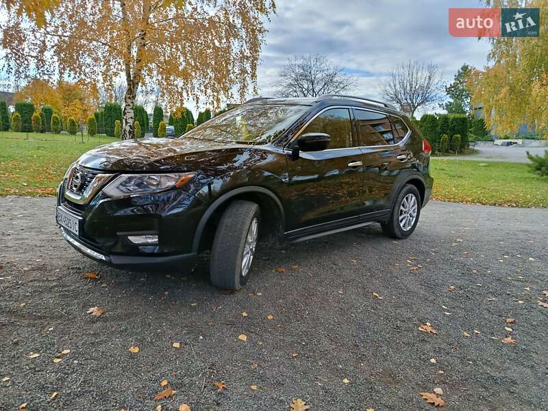Внедорожник / Кроссовер Nissan Rogue 2016 в Хмельницком