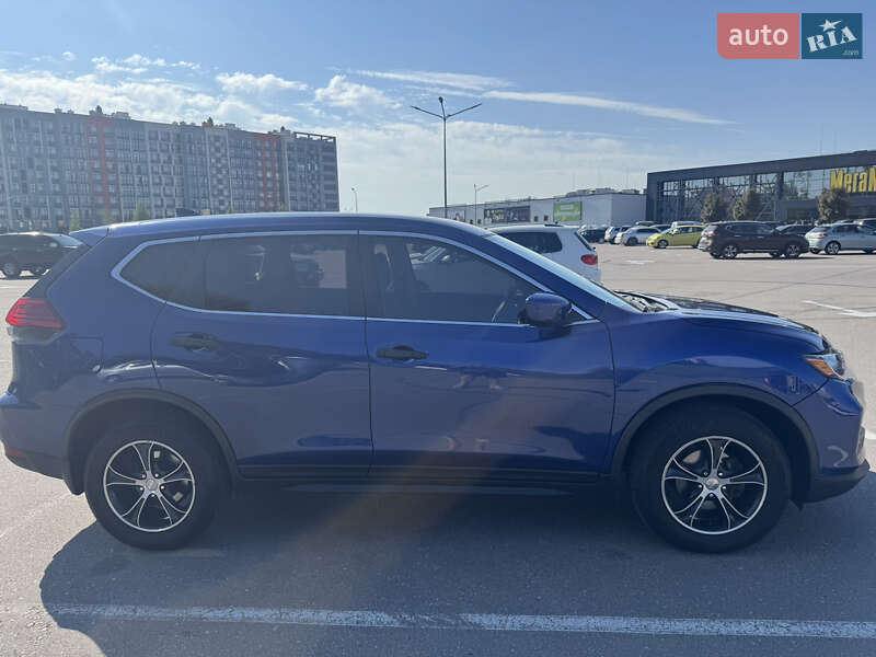 Внедорожник / Кроссовер Nissan Rogue 2016 в Киеве