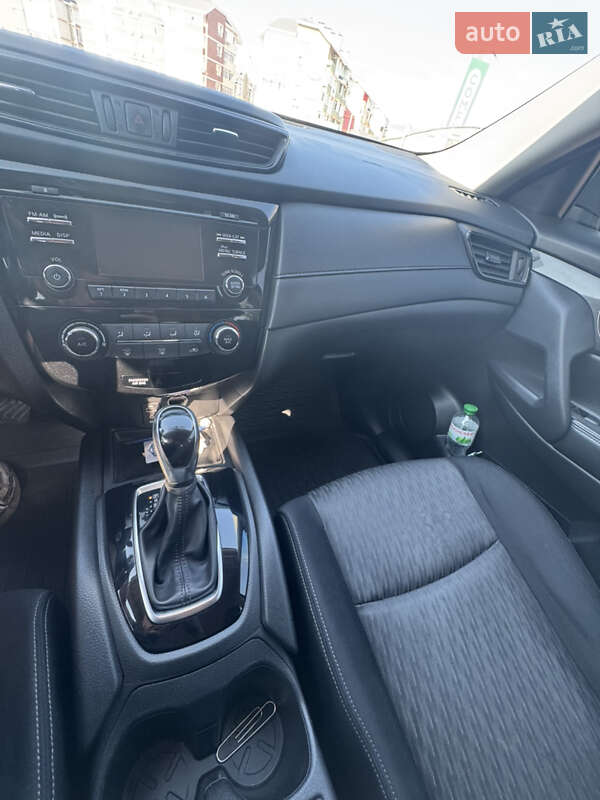 Внедорожник / Кроссовер Nissan Rogue 2016 в Киеве